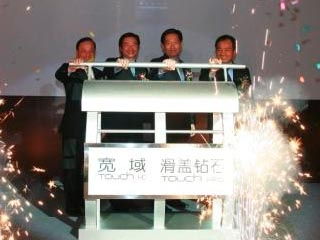 一機多能的時尚典范 路騰P628——互聯(lián)網(wǎng)安全服務(wù)與智能生活的完美融合
